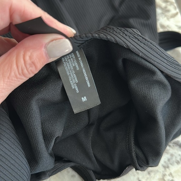 Hurley 1 piece swimsuit NWOT - Picture 6 of 8